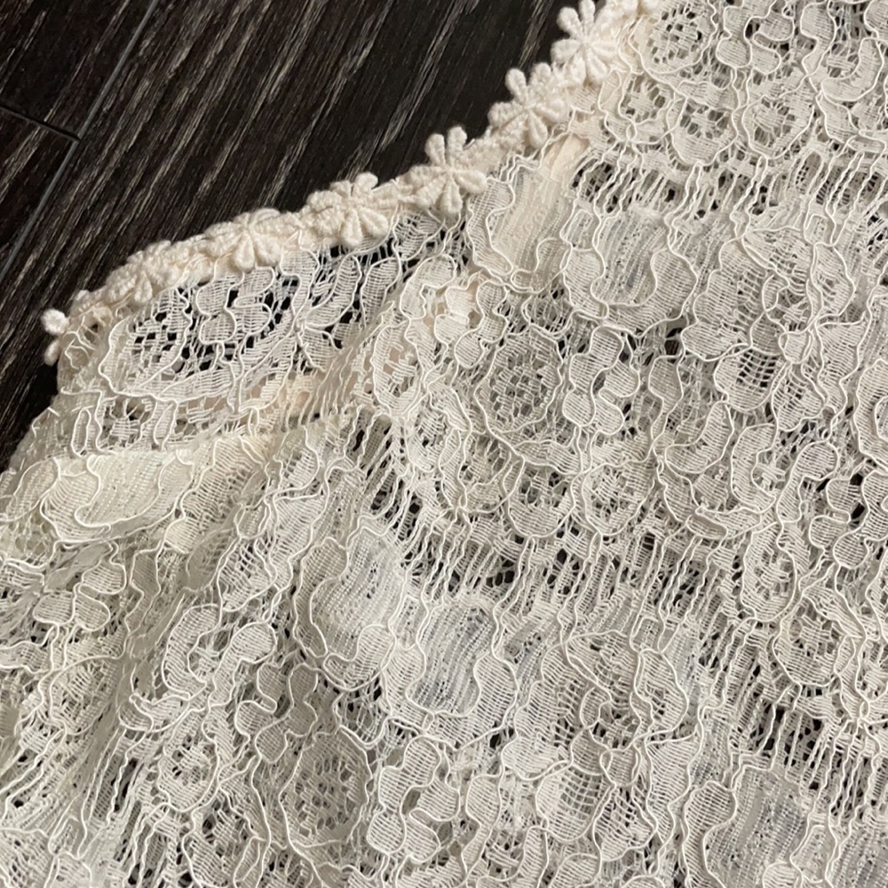 Forever 21 lace sleeveless top - Picture 2 of 6